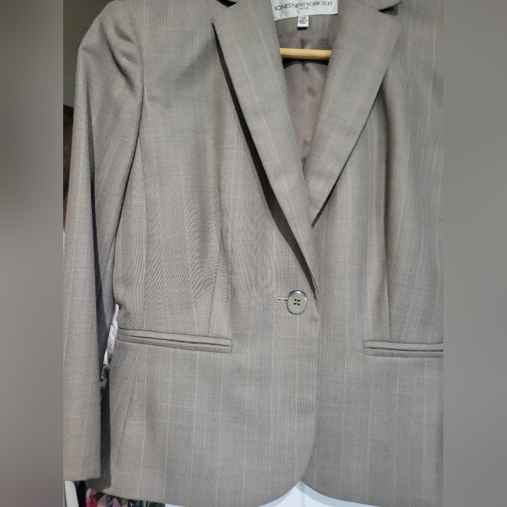 Jones New York Classic Beige Blazer - Picture 4 of 8